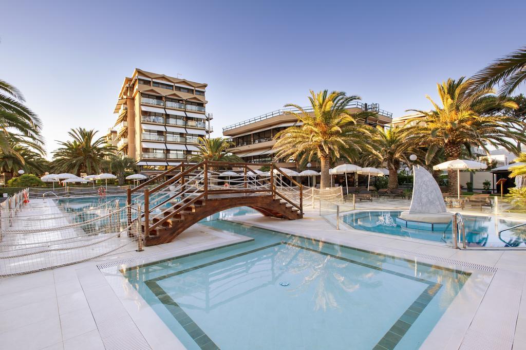 Hotel Caesar Residence & Spa Лідо-ді-Камайоре Екстер'єр фото