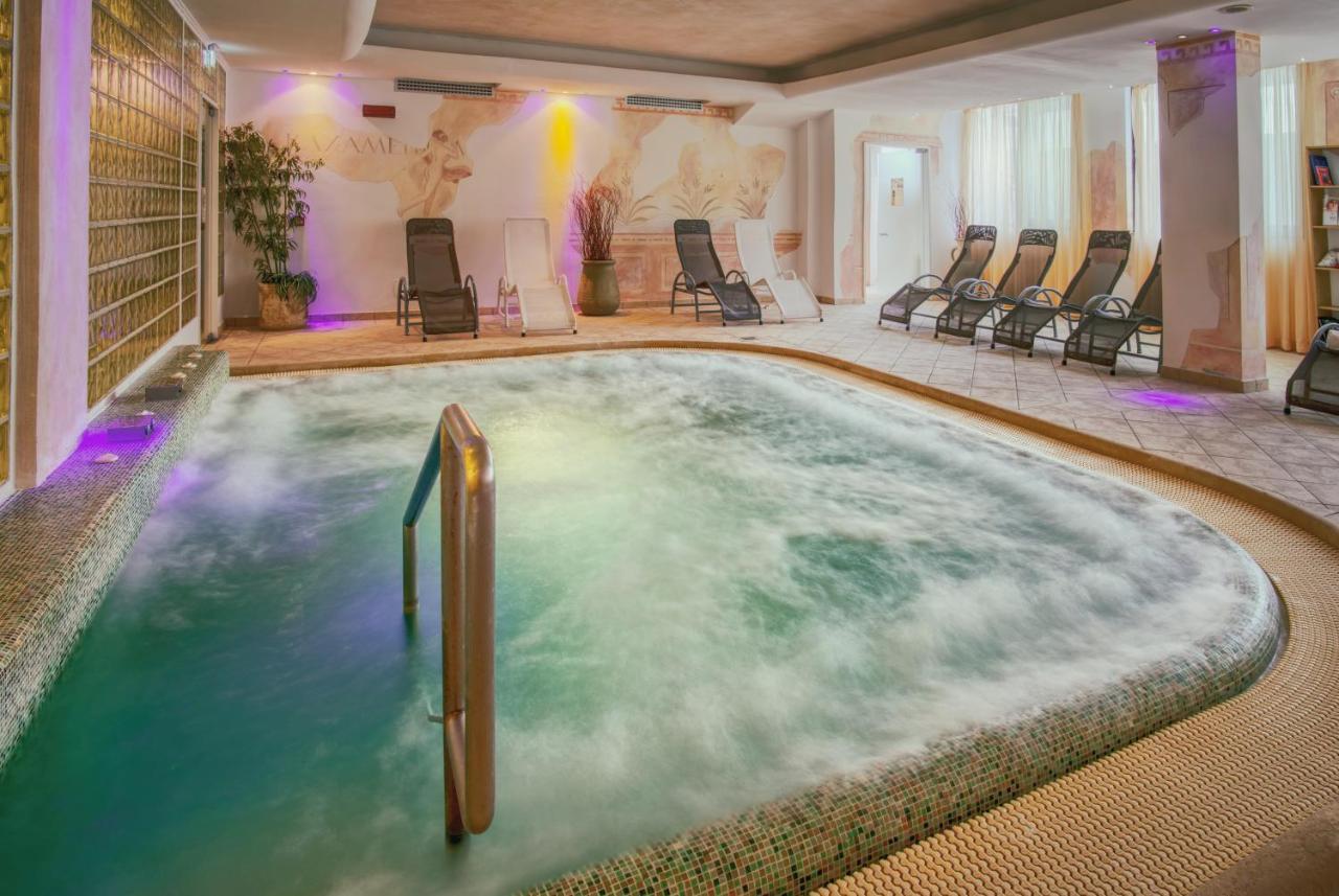 Hotel Caesar Residence & Spa Лідо-ді-Камайоре Екстер'єр фото